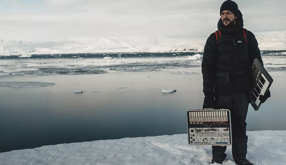 Illustration pour Dans le nouveau clip de Molécule, embarquez pour les territoires glacés