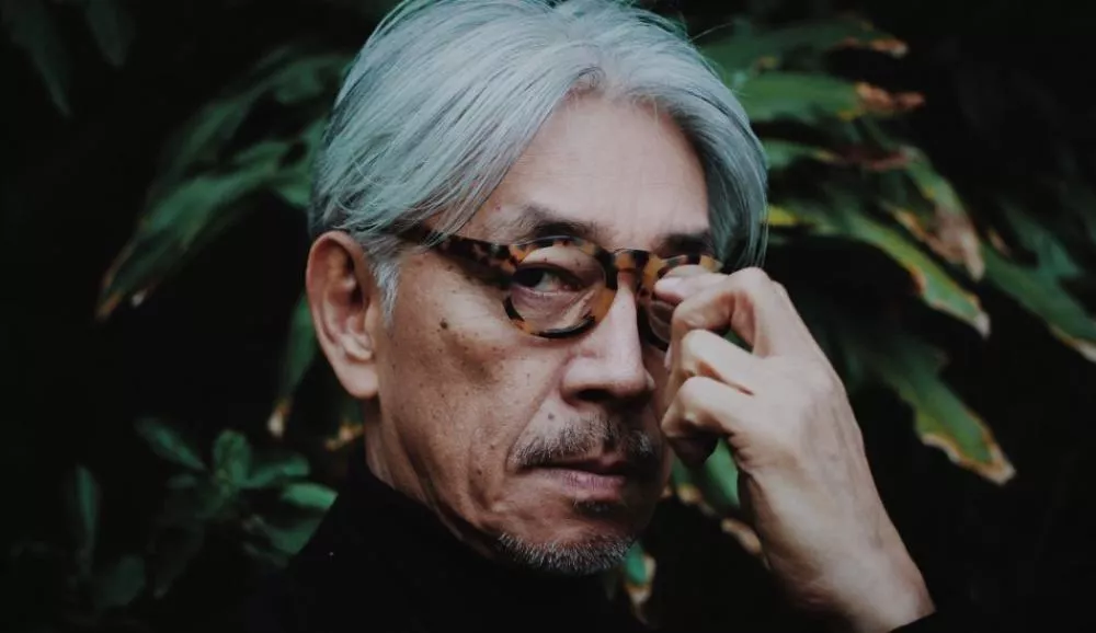 Illustration pour A voir&nbsp;: un documentaire sur Ryuichi Sakamoto et son piano sauvé du Tsunami