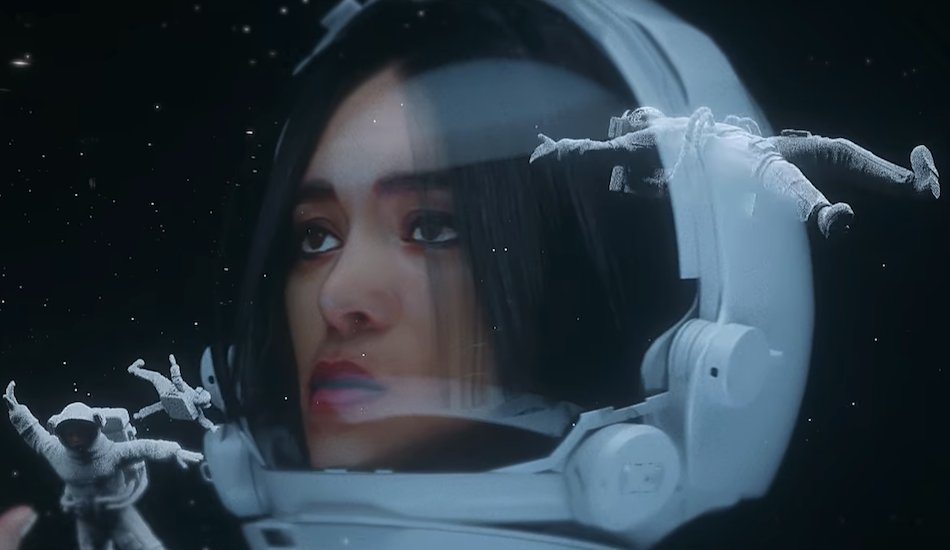 Illustration pour Mai Lan enclenche l&rsquo;autopilote et part dans l&rsquo;espace avec son nouveau clip