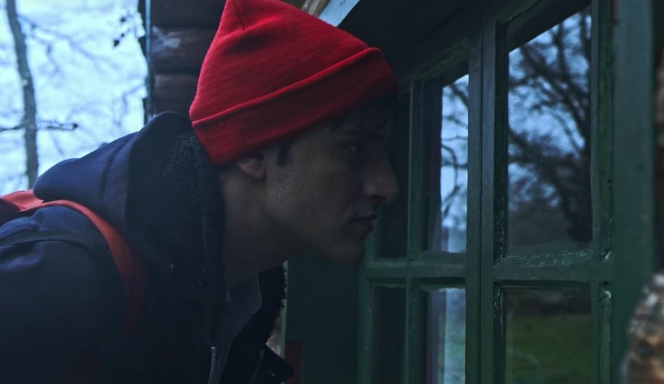 Illustration pour Chevalrex regarde passer la révolution dans le clip de « Bonjour c&rsquo;est moi »