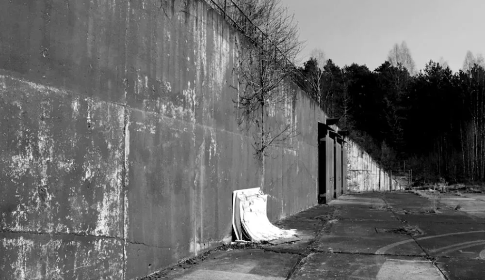 Illustration pour Concours&nbsp;: gagnez vos places pour Her Damit, un festival techno en plein coeur d&rsquo;une ancienne base militaire allemande !