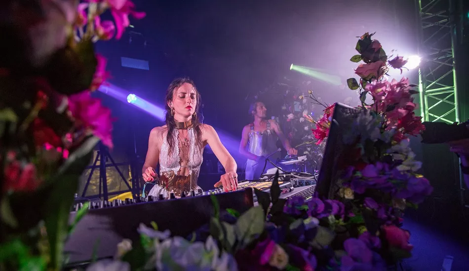 Illustration pour Tournesols, techno hardcore et retour des Svinkels&nbsp;: le grand écart Panoramas