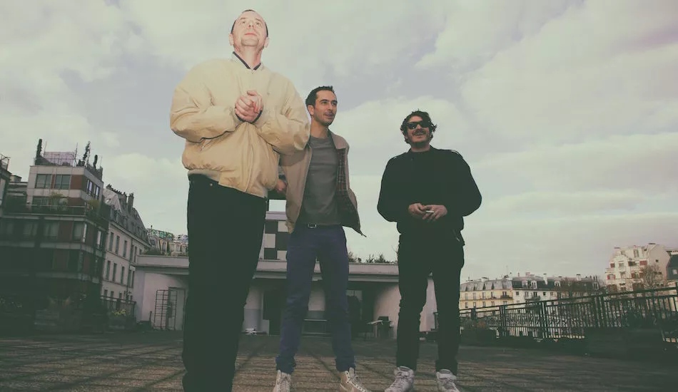 Illustration pour Exclu&nbsp;: Maestro offre un clip dérangeant à la belle pop de « Harmony »