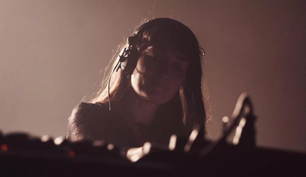 Illustration pour Quand Paula Temple remixe « This Country » de Fever Ray