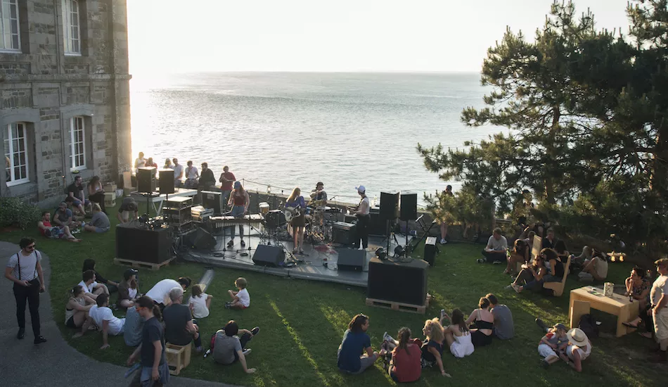 Illustration pour Traversées Sonores&nbsp;: embarquez pour trois jours de musique en plein coeur de Granville