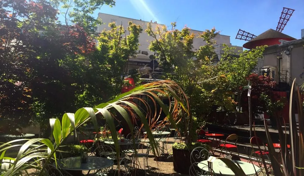 Illustration pour Cinéma sur le Toit, premières parties gratuites et club à la Chaufferie&nbsp;: La Machine du Moulin Rouge annonce son programme estival