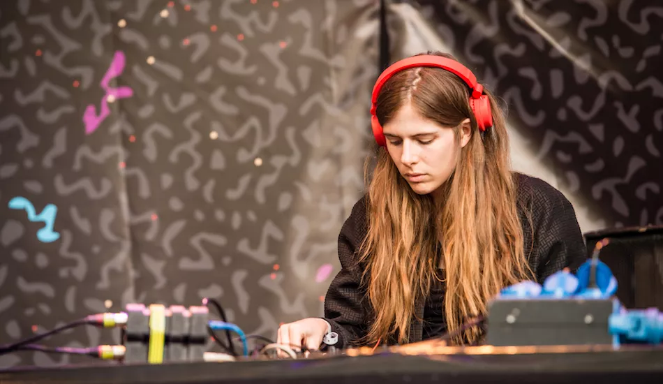 Illustration pour Laurel Halo annonce un mini-album méditatif « Raw Silk Uncut Wood »