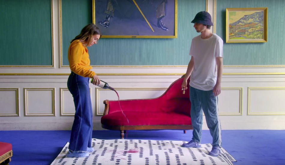 Illustration pour Agar Agar maltraite les tapis dans son nouveau clip « Sorry About The Carpet »