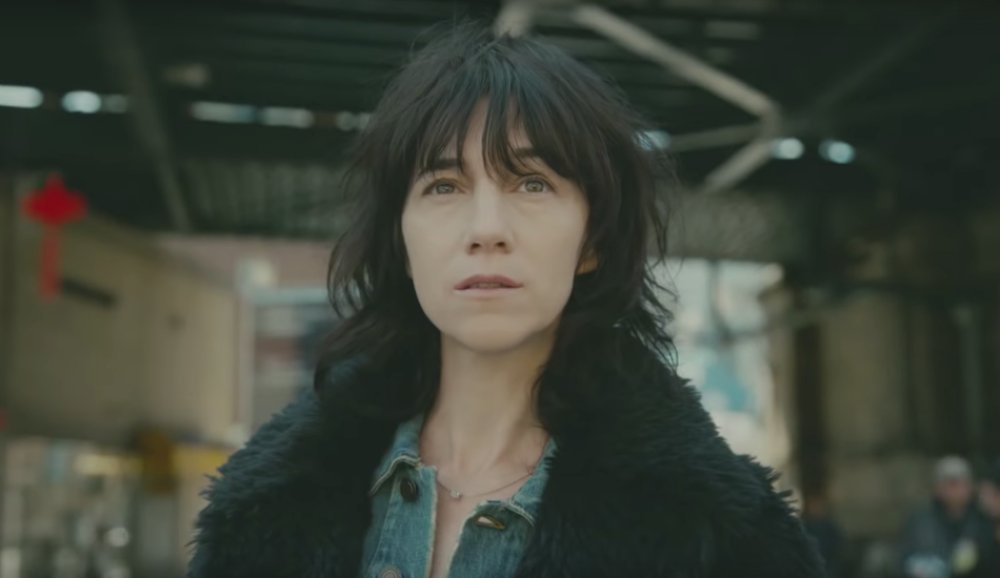 Illustration pour Entre imaginaire et réel dans « Sylvia Says », le nouveau clip de Charlotte Gainsbourg