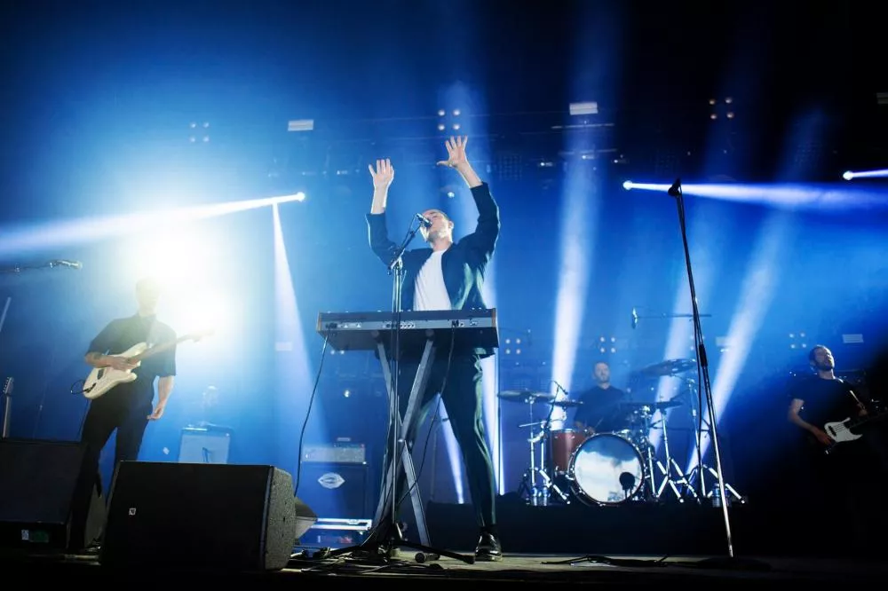 Illustration pour HER