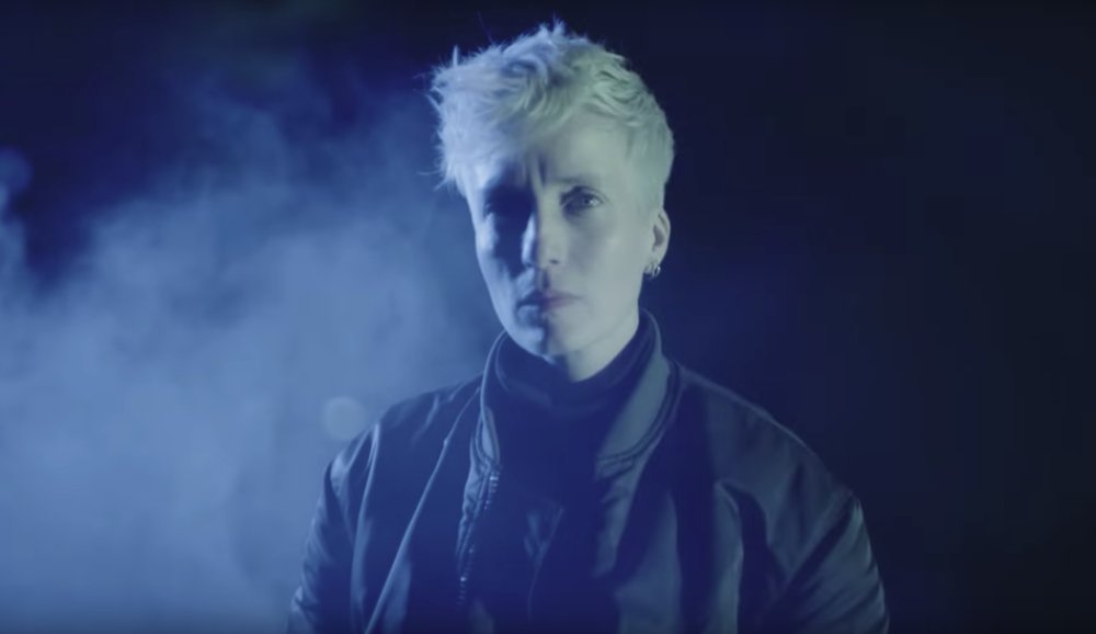 Illustration pour Jeanne Added annonce son deuxième album avec l&rsquo;intense clip de « Radiate »