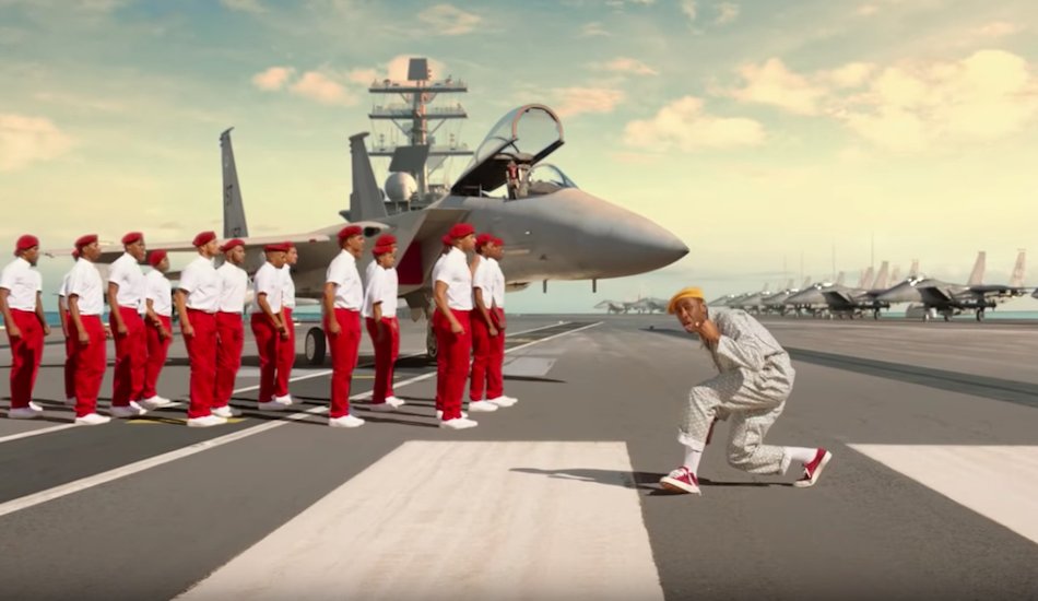 Illustration pour Tyler, The Creator et Kali Uchis sont sur un bateau dans « See You Again »