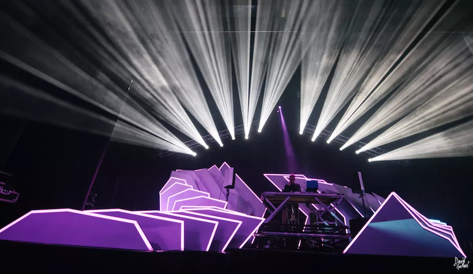 Illustration pour Scopitone, des gigabits et des hommes