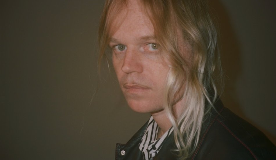 Illustration pour Connan Mockasin dévoile le langoureux « Charlotte&rsquo;s Thong », extrait de son album-concept