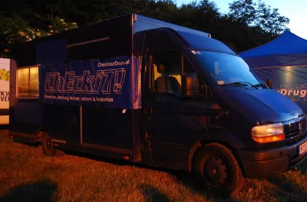 Illustration pour drug truck