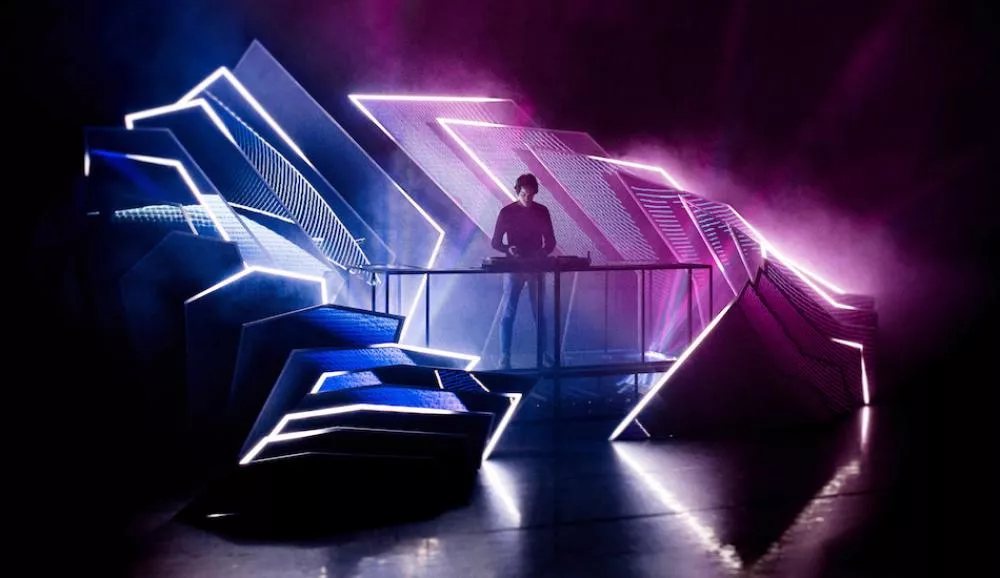 Illustration pour Scénographie augmentée et house scandinave à la Nuit Blanche avec l&rsquo;installation Physis