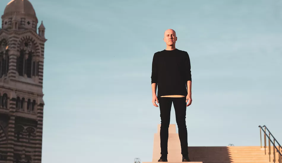 Illustration pour Exclu&nbsp;: « Transmission », la nouvelle techno de Julian Jeweil