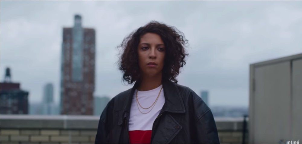 Illustration pour A voir&nbsp;: « Auaati », le nouveau clip engagé de Léonie Pernet