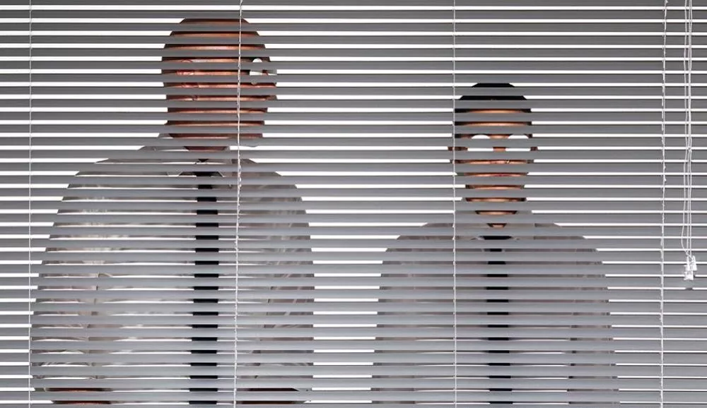 Illustration pour Arrêtez tout&nbsp;: le premier titre de Kompromat, la collab&rsquo; entre Vitalic et Rebeka Warrior, est sorti !