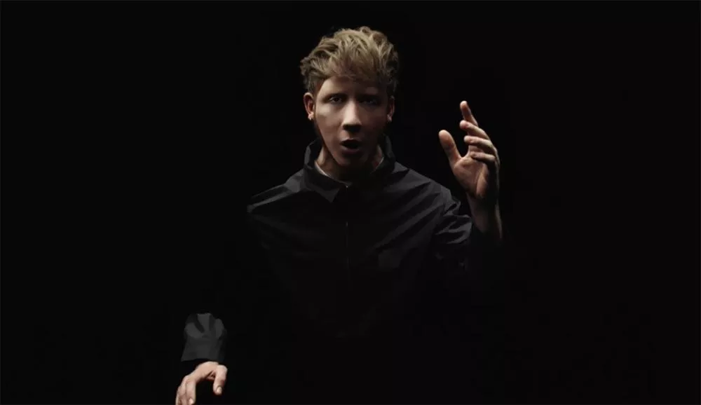 Illustration pour À voir&nbsp;: « Random » le clip science-fiction d&rsquo;Eddy de Pretto