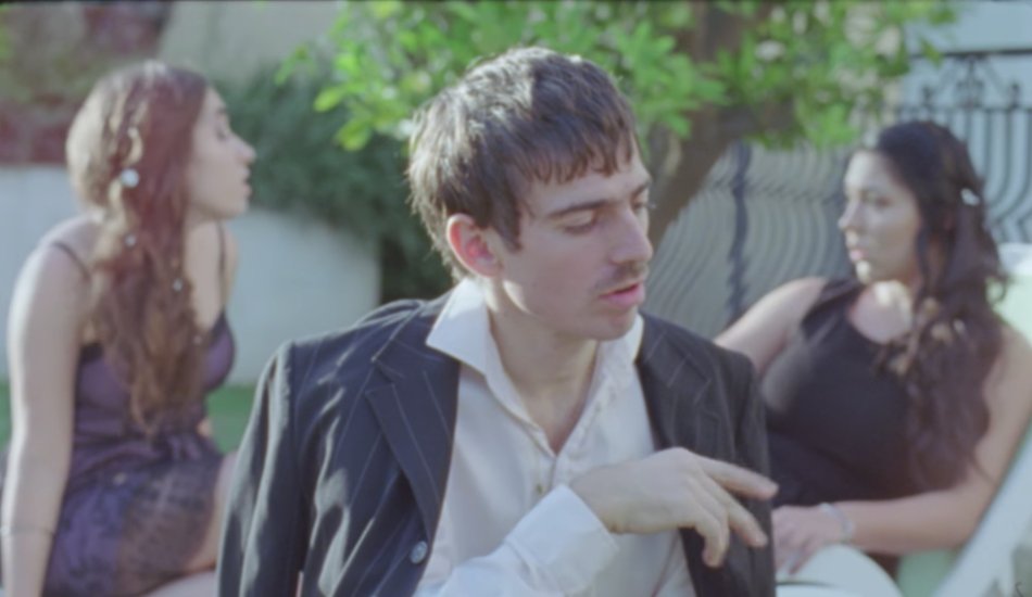 Illustration pour A voir&nbsp;: « Lundi », le mariage musical de la trap et de la musique grecque par Johan Papaconstantino