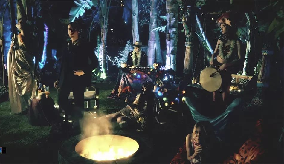 Illustration pour À voir&nbsp;: « L&rsquo;Hawaïenne », le nouveau clip de La Femme