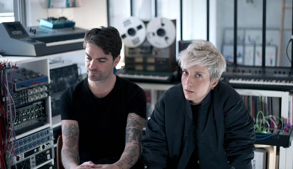 Illustration pour À voir&nbsp;: « Twist Of Men », le clip cosmique de Jeanne Added et Apollo Noir