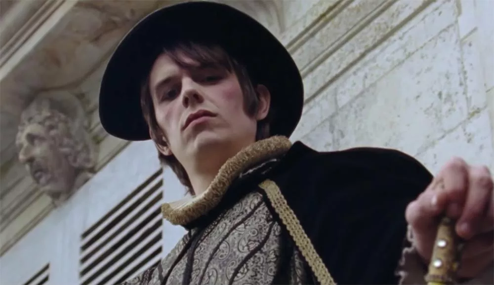 Illustration pour A voir&nbsp;: Papooz joue les chevaliers dans son nouveau clip « Theatrical State of Mind »