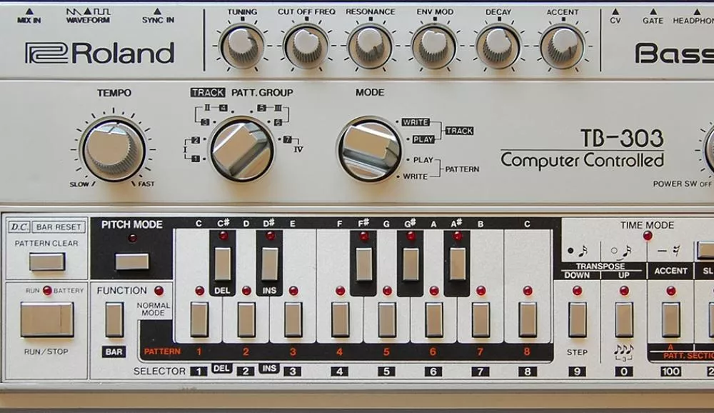 Illustration pour Tsugi Daily&nbsp;: Roland a développé un VST officiel de la TB-303, les premiers noms d&rsquo;Electrobotik&#8230;