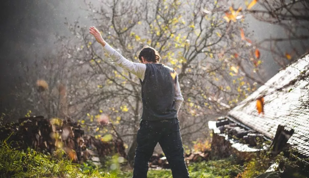 Illustration pour Dharma Techno Festival, le premier micro-festival qui mêle méditation et musique de rave