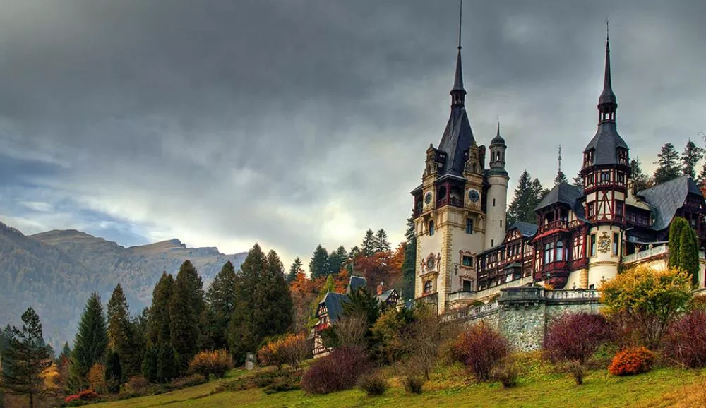 Illustration pour Tsugi Daily&nbsp;: Oxia va jouer un DJ set dans un château de Roumanie pour Cercle&#8230;