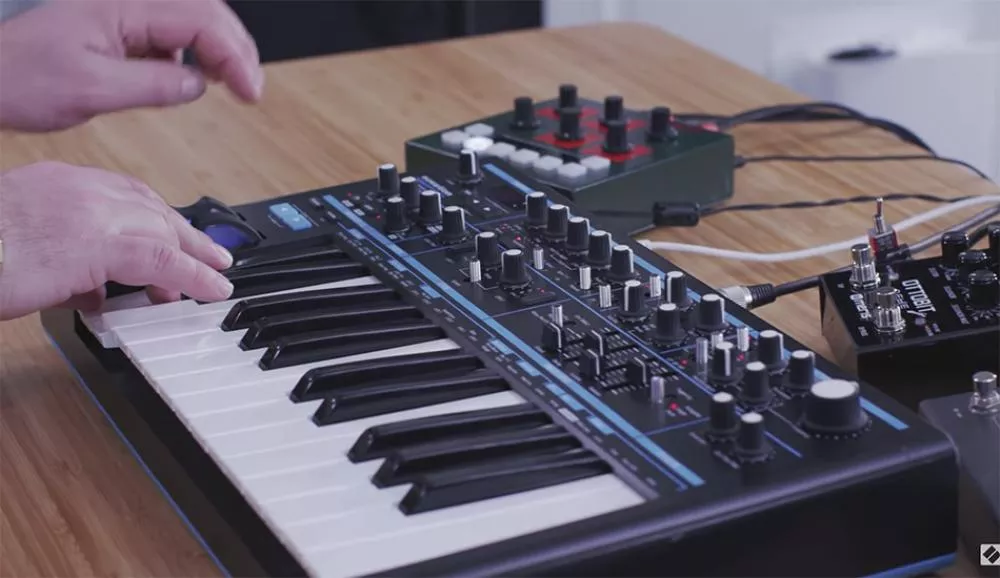 Illustration pour Novation lance un mode Aphex Twin sur son synthé Bass Station II