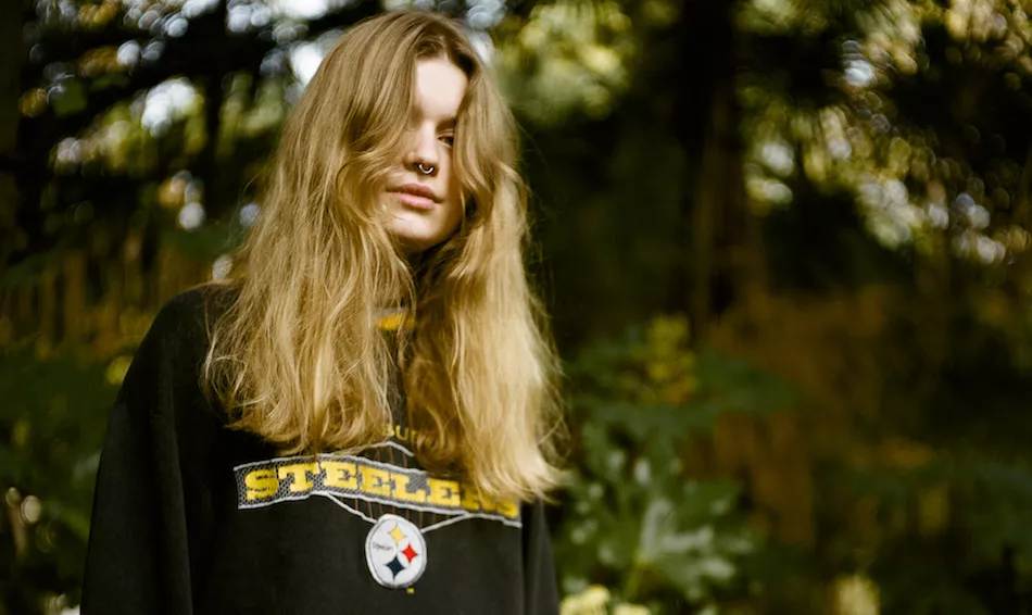 Illustration pour En écoute&nbsp;: « dead girl in the pool », le nouveau morceau du phénomène norvégien girl in red