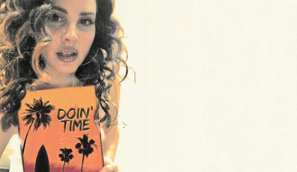 Illustration pour En écoute&nbsp;: Lana Del Rey revient avec « Doin Time », une cover ensoleillée de Sublime