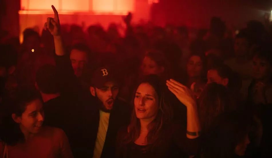 Illustration pour Les Éveillés&nbsp;: l&rsquo;association qui enflamme les dancefloors en aidant les réfugiés