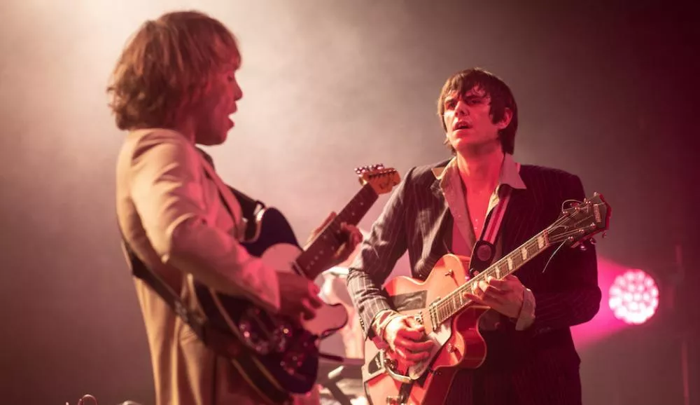 Illustration pour Papooz à la Cigale&nbsp;: cheveux, déhanchés et chemises mouillées