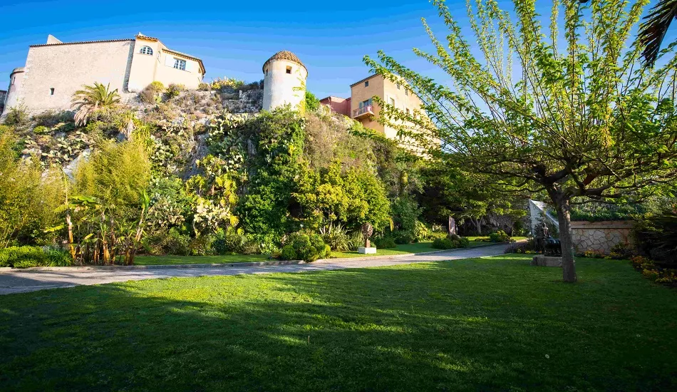 Illustration pour Attention soleil&nbsp;: Breakbot, Busy P, Myd, et Bon Entendeur au bord de la Méditerranée pour La Crème Festival