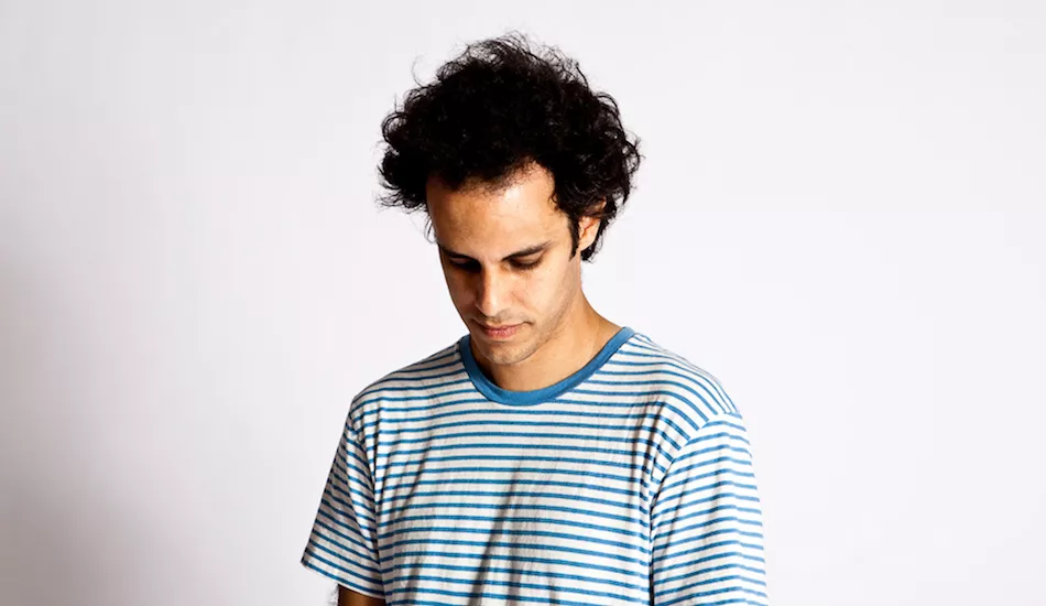 Illustration pour Four Tet sort deux morceaux sous son imprononçable alias ⣎⡇ꉺლ༽இ•̛)ྀ◞ ༎ຶ ༽ৣৢ؞ৢ؞ؖ ꉺლ