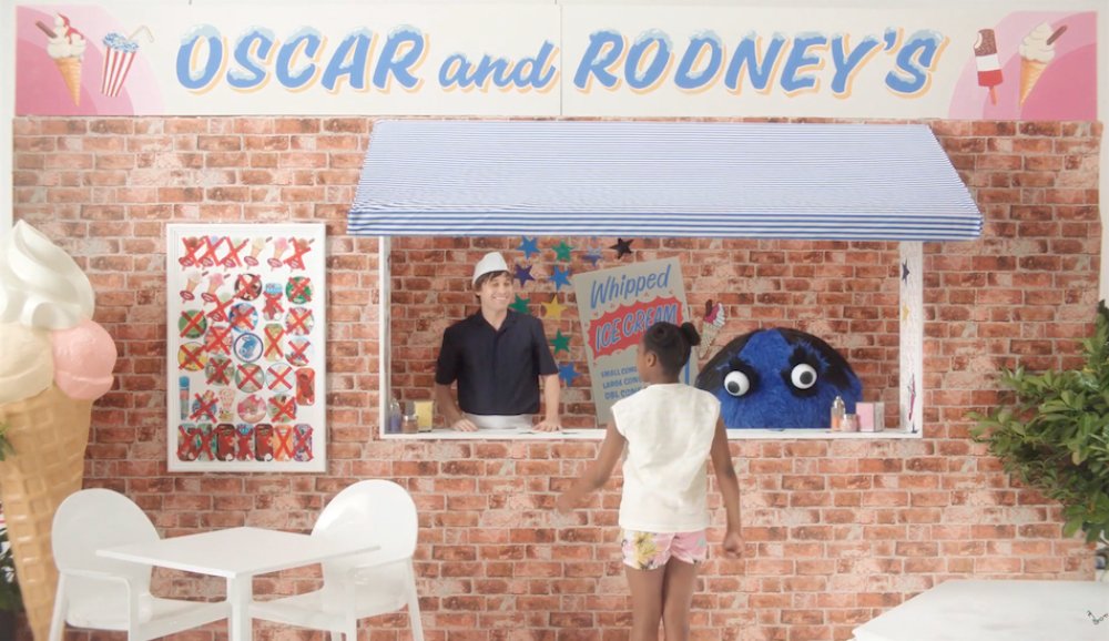 Illustration pour « Salted Caramel Ice Cream »&nbsp;: le nouveau morceau de Metronomy se dévoile dans un clip gourmand