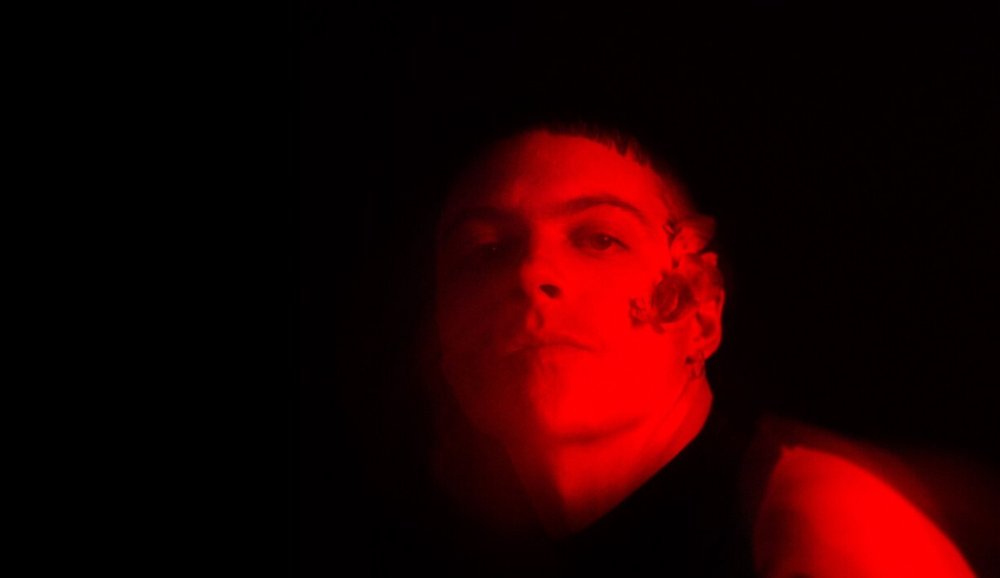 Illustration pour Questions de genre, d’identité et de pop music&nbsp;: rencontre avec Nelson Beer