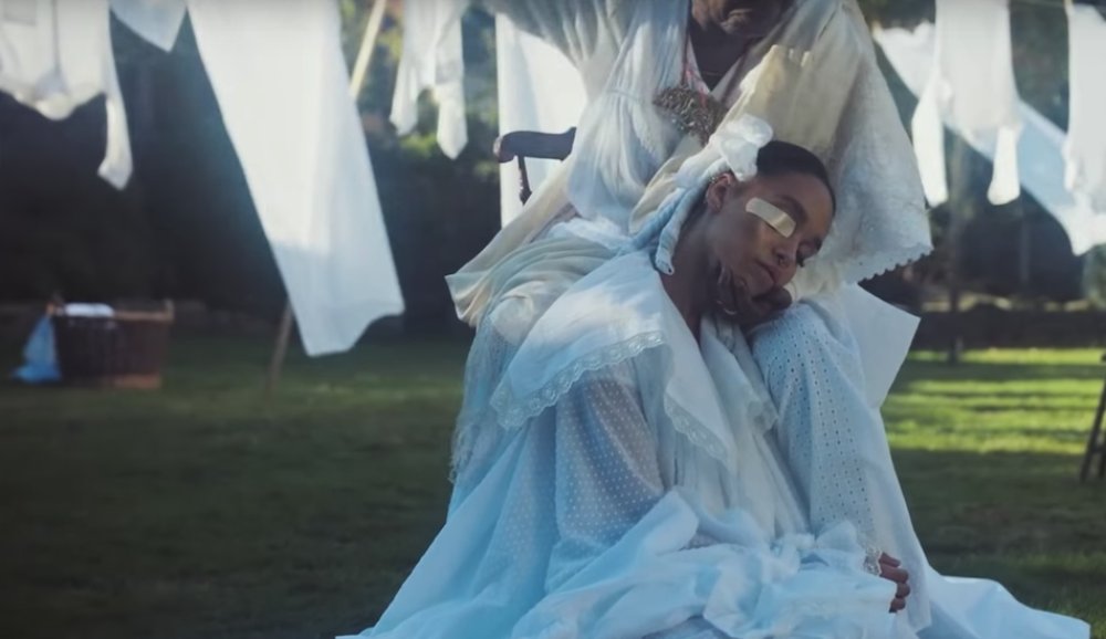 Illustration pour Tsugi Daily&nbsp;: La renaissance de FKA twigs dans son dernier clip « home with you »