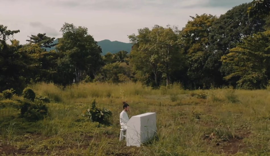 Illustration pour Tsugi Daily&nbsp;: FKJ livre « Ylang Ylang », un EP jazzy accompagné d&rsquo;un clip