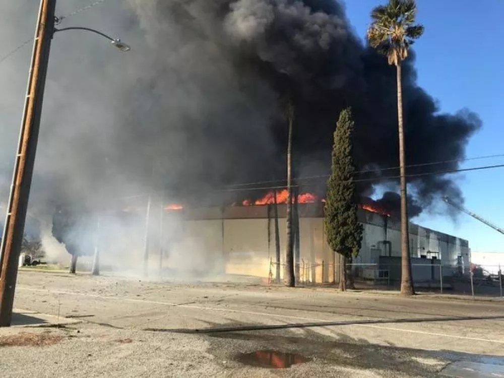 Illustration pour Des nouvelles après l&rsquo;incendie de l&rsquo;usine de laque pour vinyle