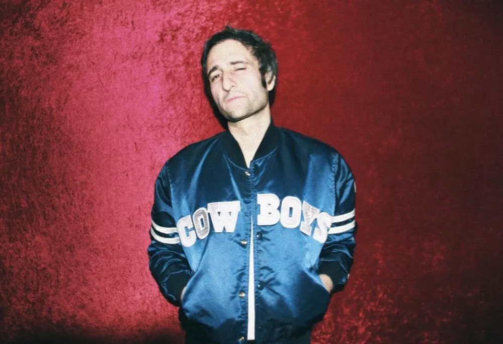 Illustration pour Inter[re]view&nbsp;: Des chansons d&rsquo;amour avec un kick, l&rsquo;EP thérapeutique de David Shaw