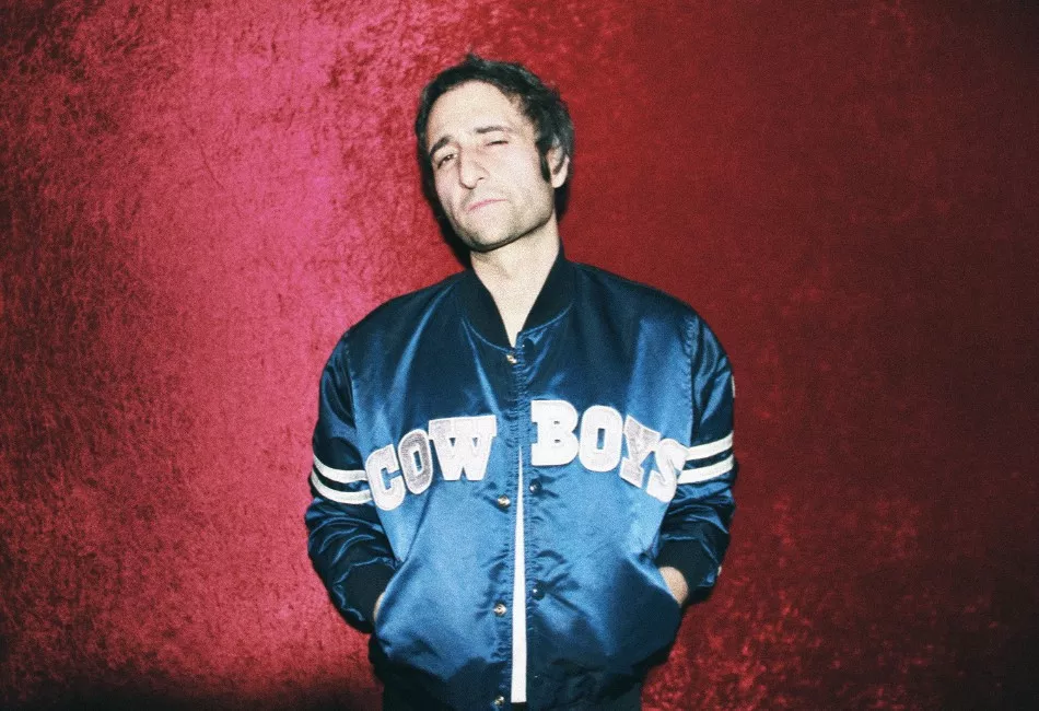 Illustration pour Inter[re]view&nbsp;: Des chansons d&rsquo;amour avec un kick, l&rsquo;EP thérapeutique de David Shaw