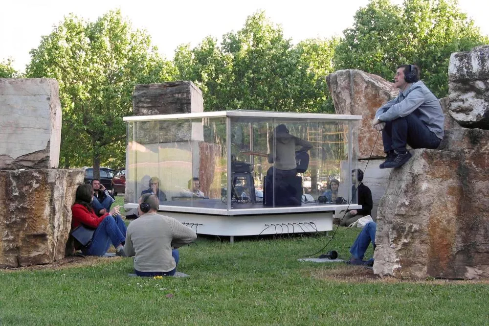 Illustration pour Tribune&nbsp;: « Il faut réinventer nos manières d’écouter la musique (quitte à explorer et s’égarer) »