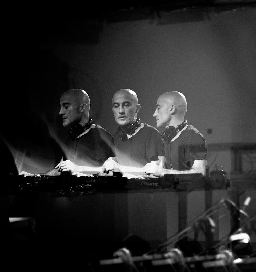 Illustration pour Boombass aux platines