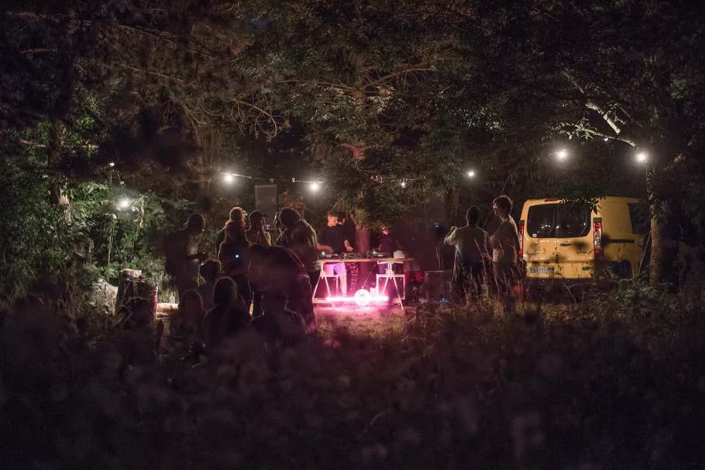 Illustration pour Free-parties en Île-de-France&nbsp;: la fête, malgré tout