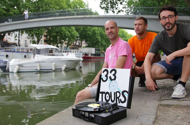 Illustration pour Ils font 240 km à vélo chargés de vinyles pour soutenir le Worldwide Festival