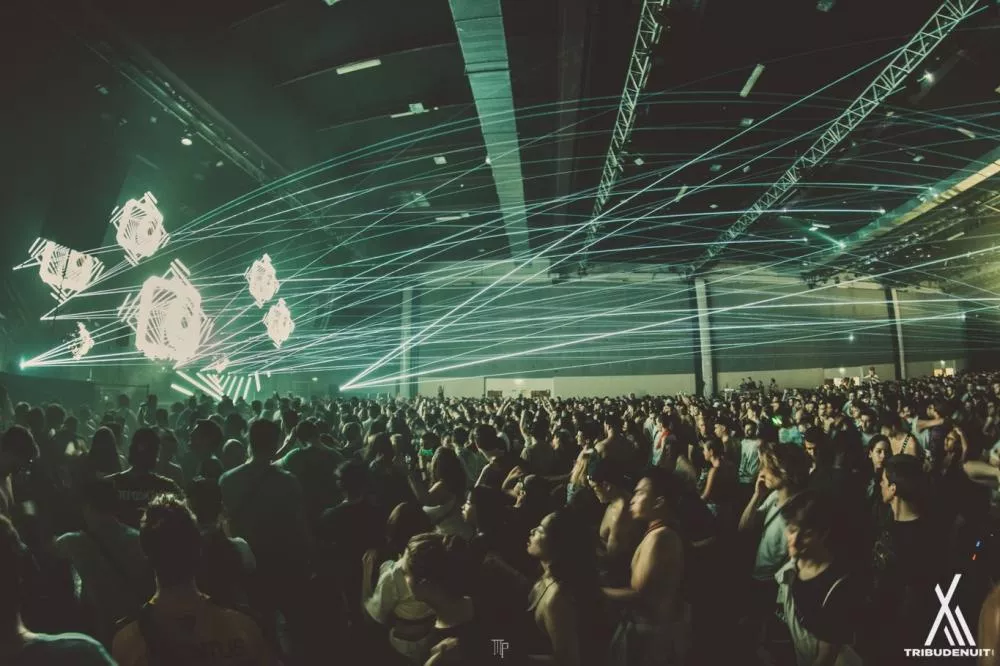 Illustration pour Concerts, soirées debout en intérieur&nbsp;: le retour à la normale n’est pas pour demain